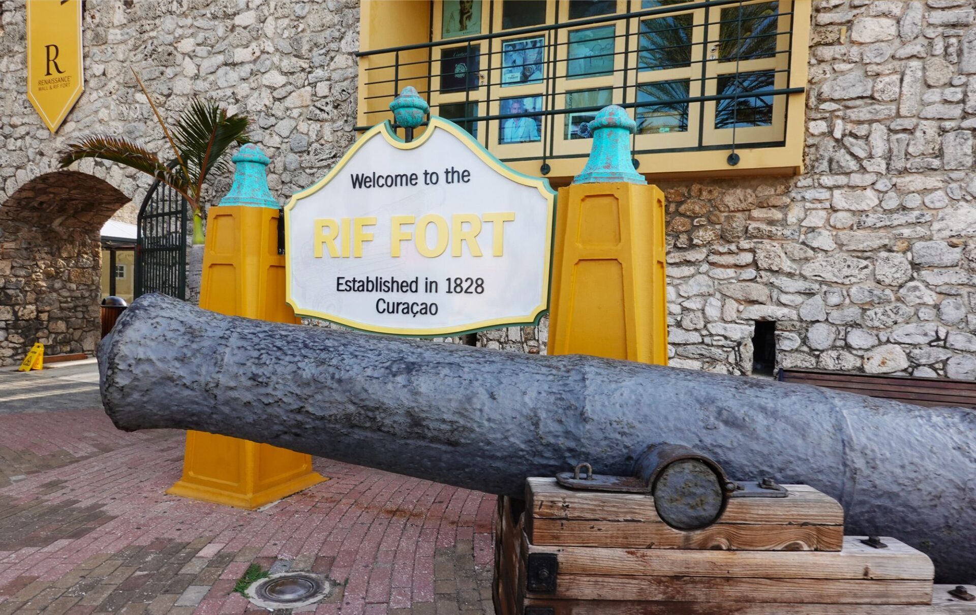 Visit  the historic places of Curacao